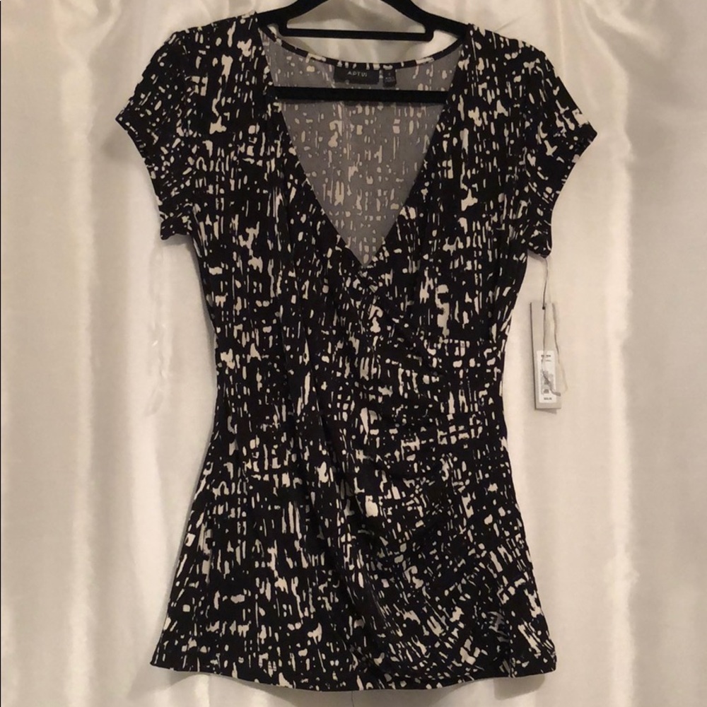 Black and white Apt 9 blouse